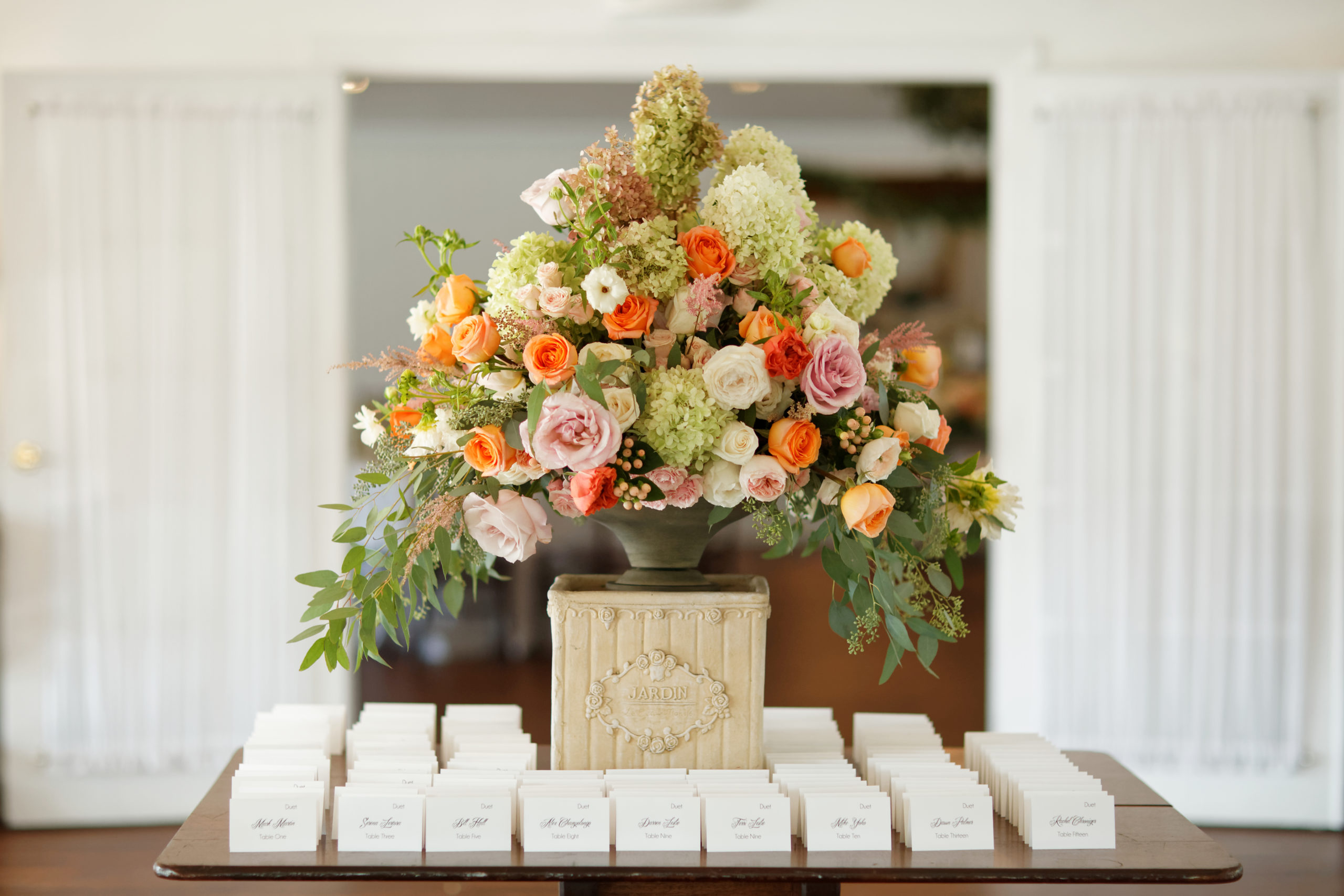 Wedding planner - florist - floral designer - wedding designer